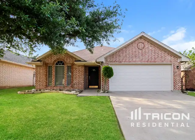 Property at 1082 Roundrock Dr, Saginaw, TX, 76179, 4 beds, 2 baths, [object Object]