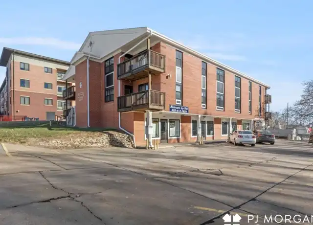 Property at 725 S 37th St Unit 4, Omaha, NE, 68105, 1 bed, 1 bath, [object Object]
