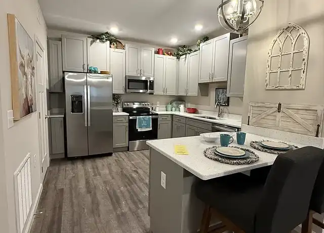 Property at Hawthorne Ridge Apartments - 820 S Gateway Plaza Blvd, Clarksville, TN, 37043, 1 bed, 1 bath, [object Object]