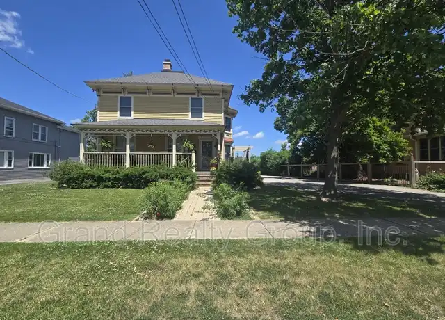 Property at 341 Harden St Unit 2, Antioch, IL, 60002, 2 beds, 1 bath, [object Object]