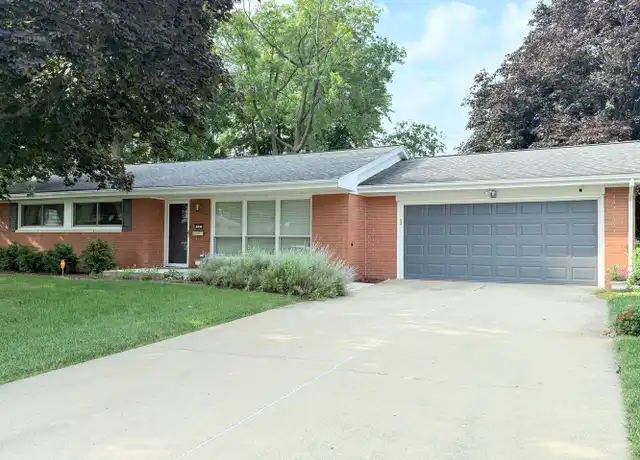 Property at 207 Ivanhoe Way, Bloomington, IL, 61701, 3 beds, 2 baths, [object Object]