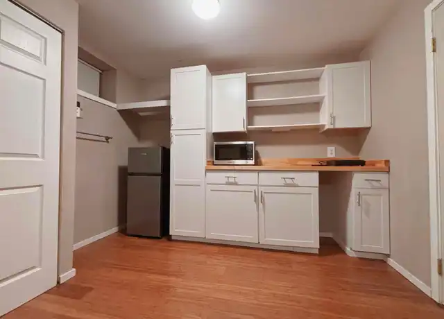 Property at 915 6th Ave N Unit D, Seattle, WA, 98109, 1 bed, 1 bath, [object Object]