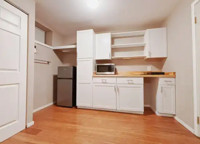 Property at 915 6th Ave N Unit D, Seattle, WA, 98109, 1 bed, 1 bath, [object Object]