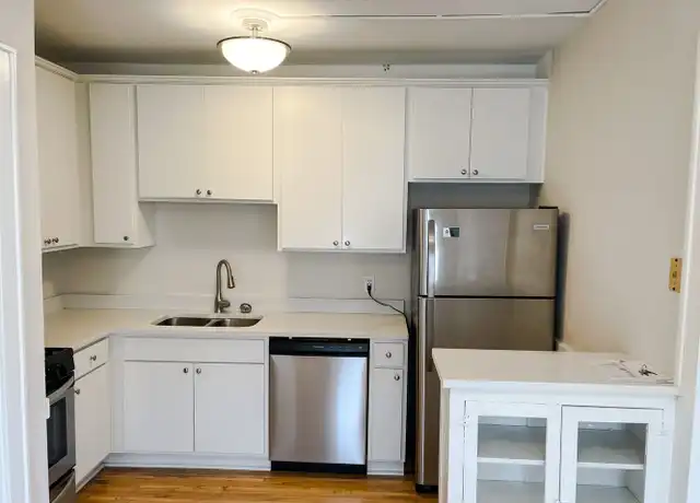 Property at 1115 W 28th St Unit 303, Minneapolis, MN, 55408, 2 beds, 1 bath, [object Object]