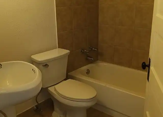 Property at 1014 Martin Luther King Junior Way Unit 2, Tacoma, WA, 98405, 1 bed, 1 bath, [object Object]