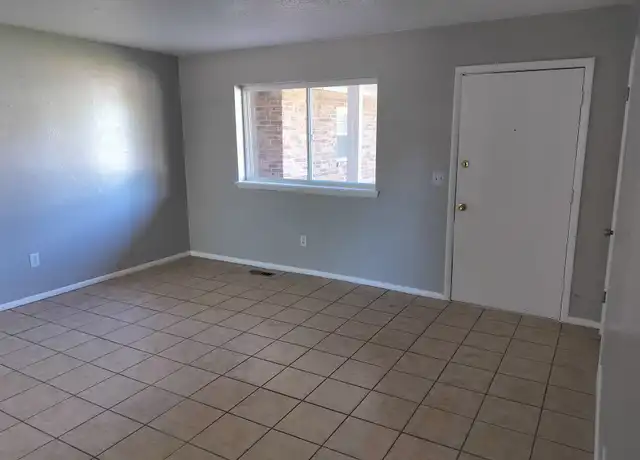 Property at 301 N University Dr Unit 3, Edmond, OK, 73034, 2 beds, 1 bath, [object Object]