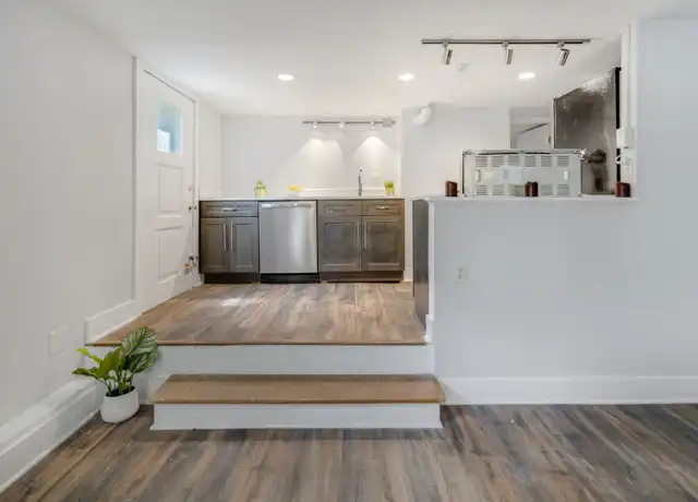 Property at 404 University Ave Apt 5, Ithaca, NY, 14850, 1 bed, 1 bath, [object Object]