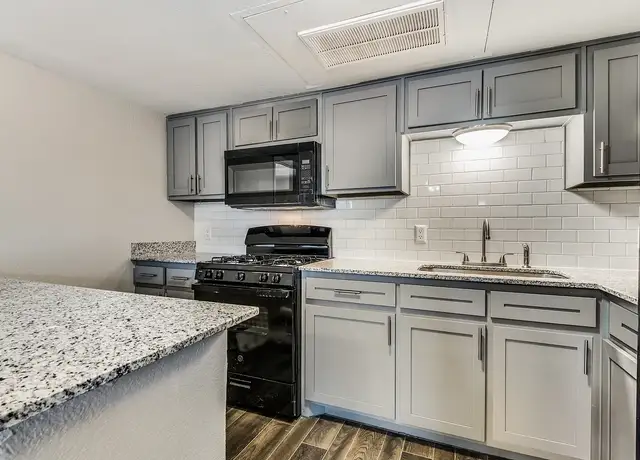 Photo of 2211 W Hickory St, Denton, TX 76201