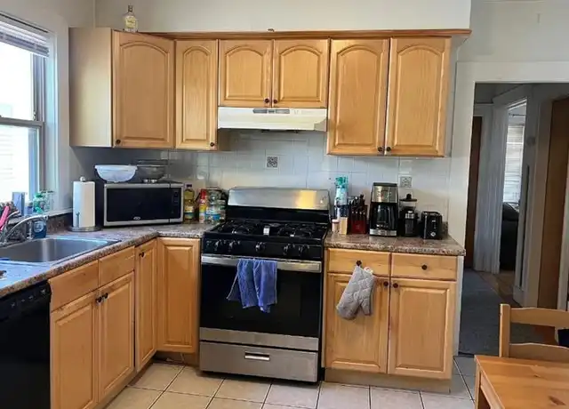 Property at 33 Rose St Unit 2, Somerville, MA, 02143, 3 beds, 1 bath, [object Object]