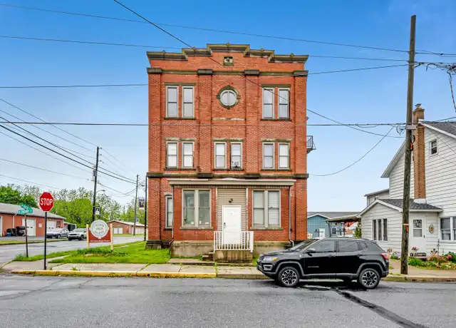 Property at 100 W High St Unit 3A, Topton, PA, 19562, 2 beds, 1 bath, [object Object]