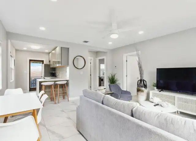 Property at 711 SE 2nd St Unit 1, Delray Beach, FL, 33483, 2 beds, 1 bath, [object Object]