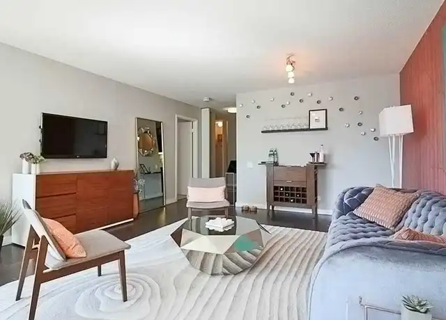 Property at 77 W Huron St Unit 1-1, Chicago, IL, 60654, 1 bed, 1 bath, [object Object]