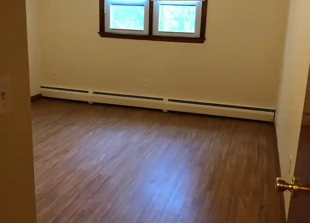 Property at 160-166 Farrows St Unit 160-15, Putnam, CT, 06260, 1 bed, 1 bath, [object Object]