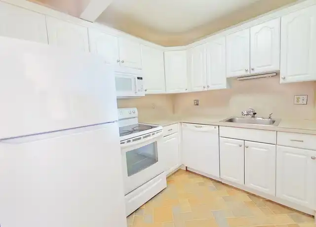 Property at 111 Warren Ave Unit 4E, Quincy, MA, 02170, 1 bed, 1 bath, [object Object]