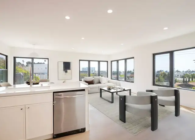 Photo of 2103 3rd St, Santa Monica, CA 90405