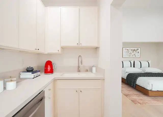 Photo of 2103 3rd St, Santa Monica, CA 90405