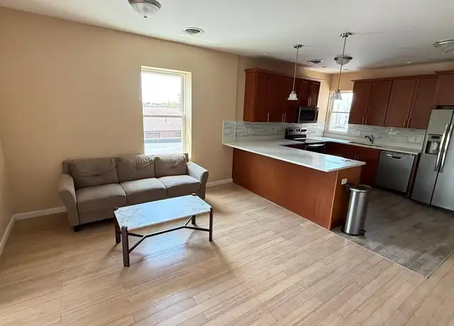 Property at 219 S Washington St Unit 3, Wilkes-Barre, PA, 18701, 4 beds, 2 baths, [object Object]