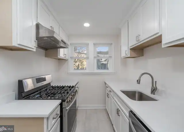 Property at 116 S Durham St, Baltimore, MD, 21231, 4 beds, 1 bath, [object Object]