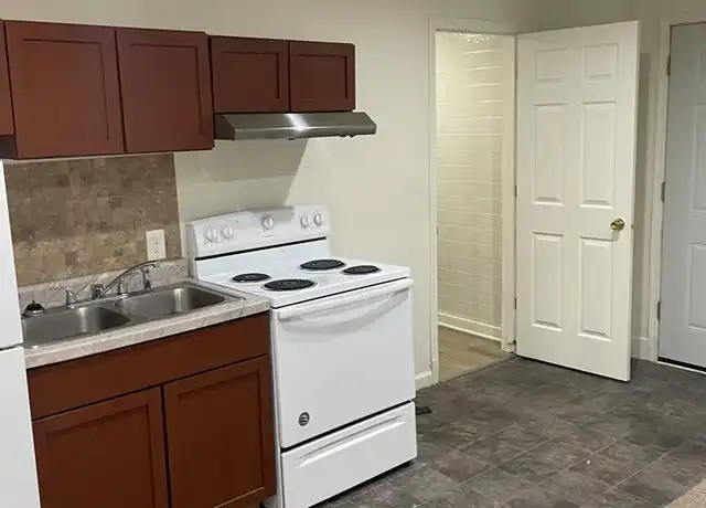 Property at 912 N State Rd Unit 10, Davison, MI, 48423, 1 bed, 1 bath, [object Object]