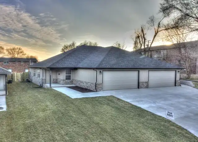 Property at 2912 E Stanford St, Springfield, MO, 65804, 3 beds, 2 baths, [object Object]