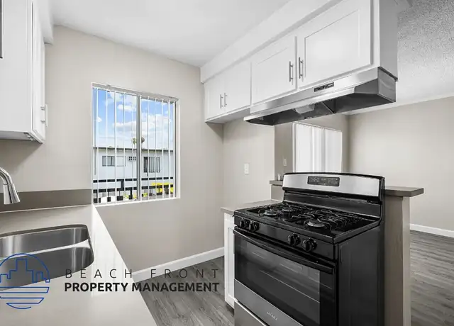 Photo of 10429 La Reina Ave, Downey, CA 90241
