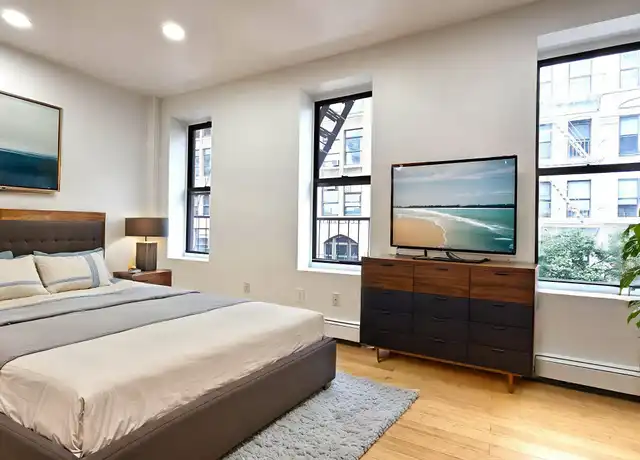 Property at 344 W 52nd St Unit 3F, New York, NY, 10019, 0 beds, 1 bath, [object Object]