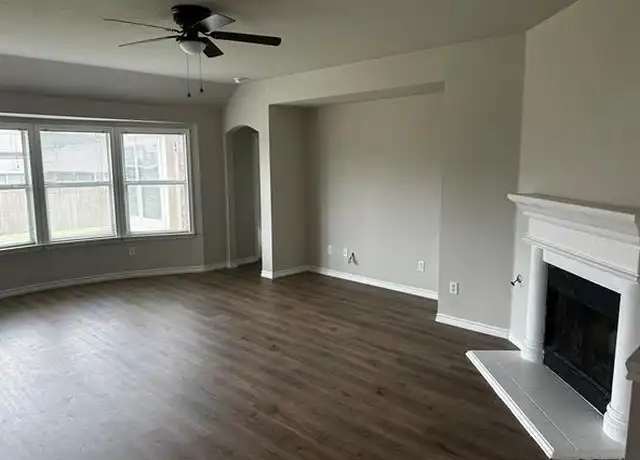 Property at 2512 Clubhouse Dr, Denton, TX, 76210, 4 beds, 2 baths, [object Object]