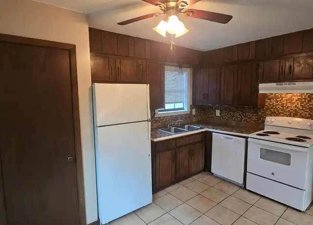 Property at 885 23rd St, Batesville, AR, 72501, 2 beds, 1.5 baths, [object Object]