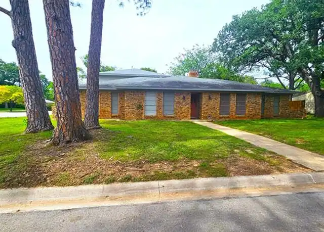 Property at 1908 Westridge St, Denton, TX, 76205, 6 beds, 3 baths, [object Object]