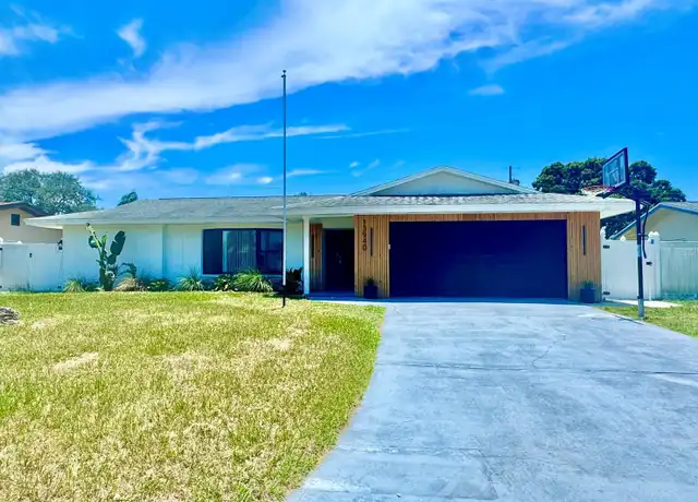 Property at 13940 Antigua Dr, Seminole, FL, 33776, 3 beds, 2 baths, [object Object]