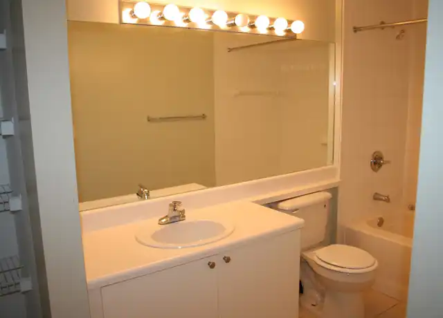 Property at 7930 N Nob Hill Rd, Tamarac, FL, 33321, 1 bed, 1 bath, [object Object]