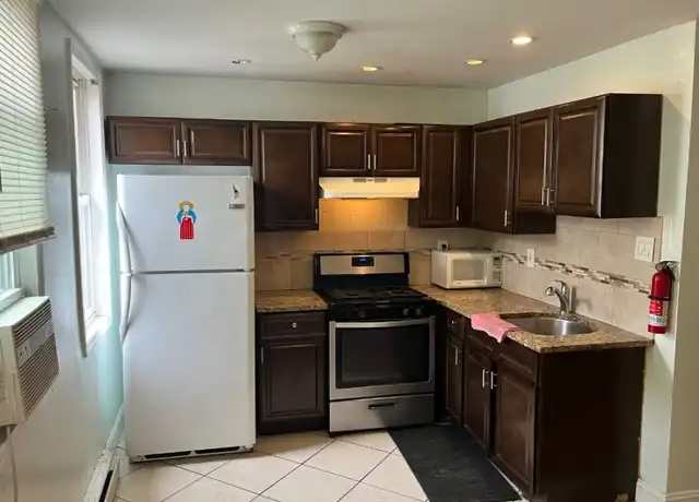 Property at 89 Delancy St Unit B 2, Newark, NJ, 07105, 2 beds, 1 bath, [object Object]