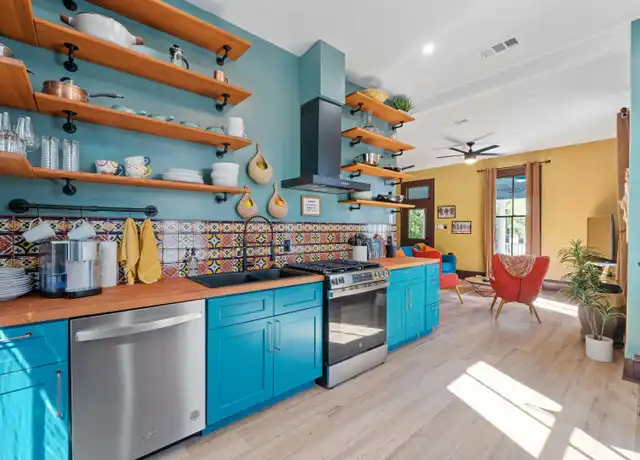 Property at 709 W 14th St Unit 2, Austin, TX, 78701, 2 beds, 1 bath, [object Object]
