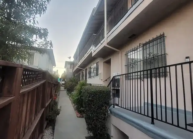 Property at 5621 Edgemar Ave, Los Angeles, CA, 90043, 2 beds, 2 baths, [object Object]