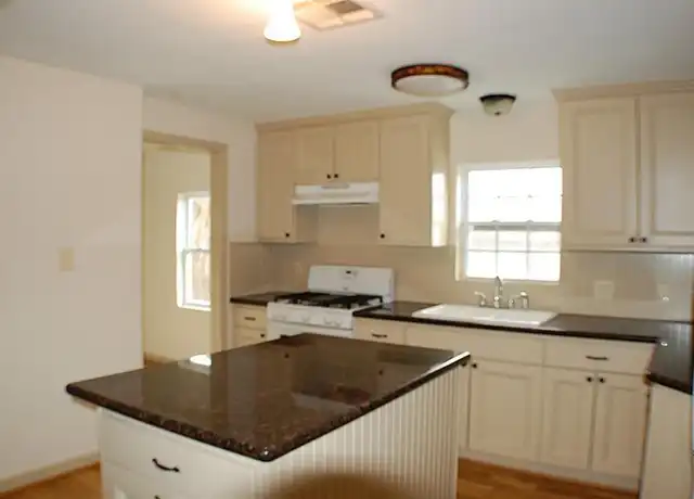 Property at 2107 Avenue O 1/2 Unit Up, Galveston, TX, 77550, 2 beds, 1 bath, [object Object]