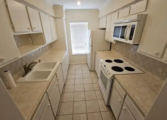 Property at 2350 Bering Dr Unit F81, Houston, TX, 77057, 2 beds, 1 bath, [object Object]