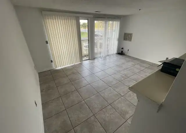 Property at 1600 Arlyn Cir Unit H, Charlotte, NC, 28213, 3 beds, 2 baths, [object Object]
