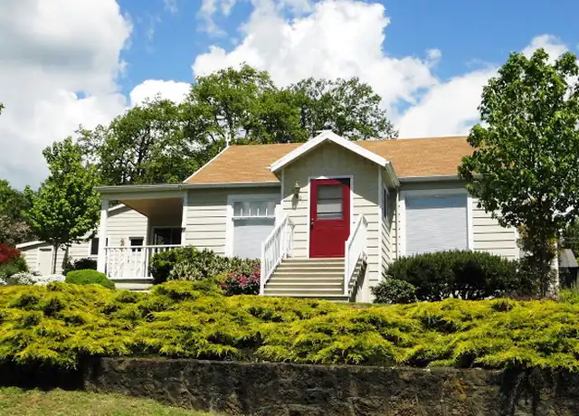 Property at 140 SE Oak St, White Salmon, WA, 98672, 2 beds, 2 baths, [object Object]