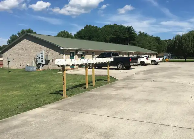 Property at 1014 E Lauderdale St, Tullahoma, TN, 37388, 1 bed, 1 bath, [object Object]