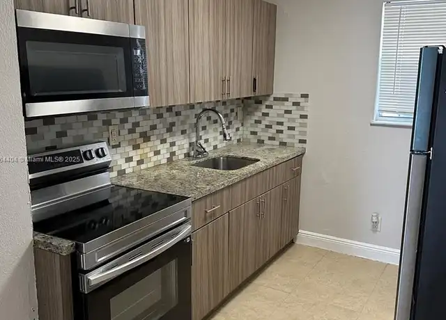 Property at 1541 NW 2nd St Unit B, Pompano Beach, FL, 33069, 2 beds, 1 bath, [object Object]