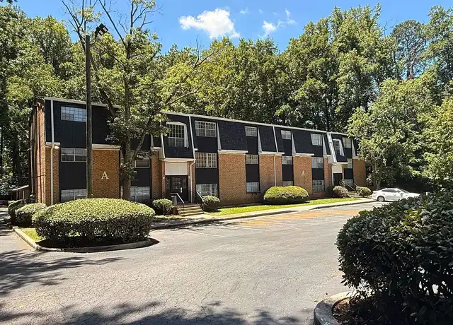 Property at Royal Manor Apartments - 3900 Memorial Dr, Decatur, GA, 30032, 1-2 bed, 1-1.5 bath, [object Object]