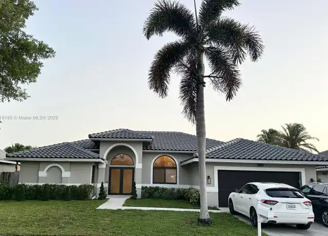Property at 10208 SW 12th St, Pembroke Pines, FL, 33025, 4 beds, 2 baths, [object Object]