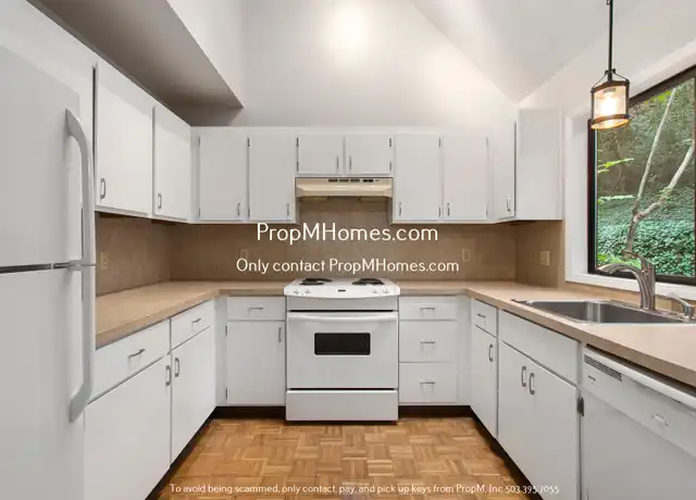 Property at 4061 Jefferson Pkwy Unit 11, Lake Oswego, OR, 97035, 2 beds, 2.5 baths, [object Object]