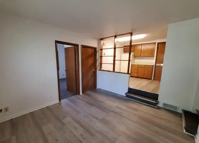Property at 2115 Walnut St Unit 4, Cedar Falls, IA, 50613, 2 beds, 1 bath, [object Object]