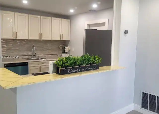 Property at 7206 NW 57th Ct, Tamarac, FL, 33321, 2 beds, 2 baths, [object Object]