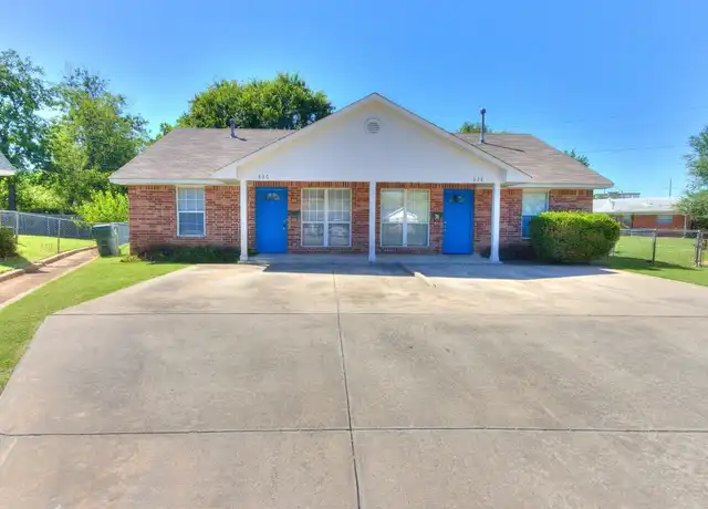 Property at 828 Russell Cir #830, Norman, OK, 73071, 2 beds, 1 bath, [object Object]