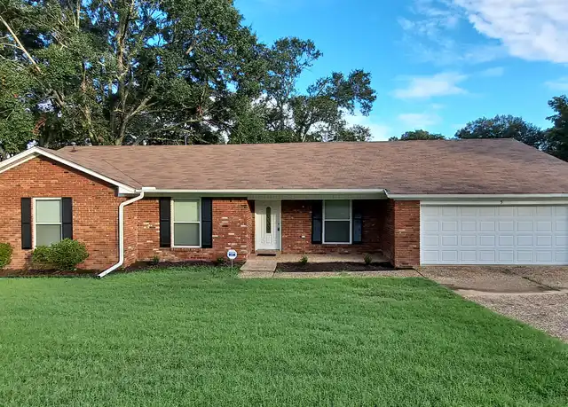 Property at 5 Oakridge Dr, Jacksonville, AR, 72076, 4 beds, 2 baths, [object Object]