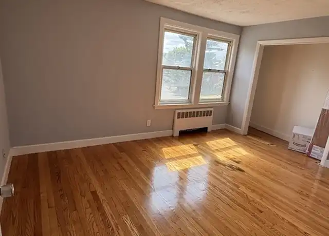 Property at 44 Cherry St #4, Swampscott, MA, 01907, 4 beds, 1 bath, [object Object]