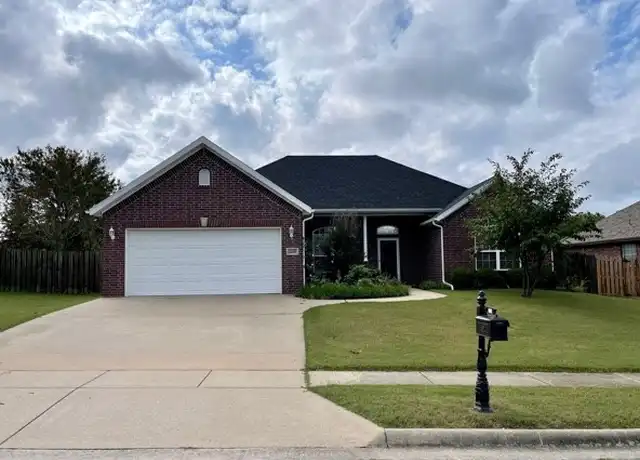 Property at 3239 W Drakestone St, Fayetteville, AR, 72704, 4 beds, 2 baths, [object Object]