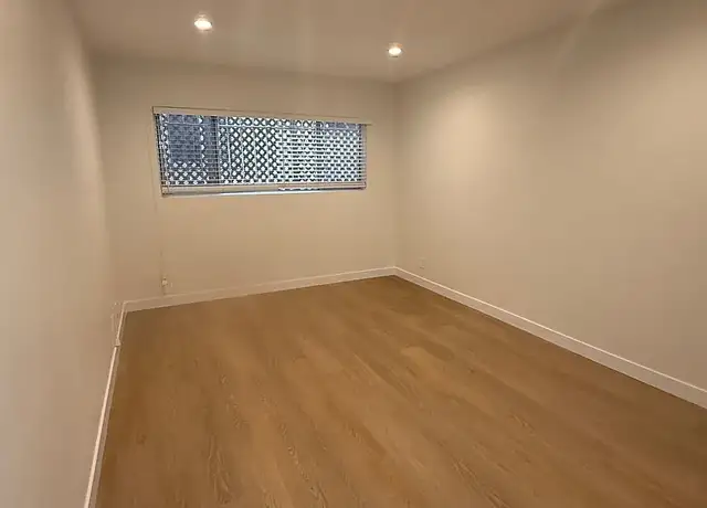 Photo of 330 N Crescent Dr, Beverly Hills, CA 90210